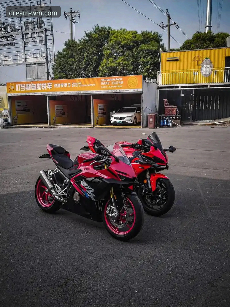 世界超级摩托车锦标赛匈牙利站深度评测：张雪机车德比斯绝杀夺冠
